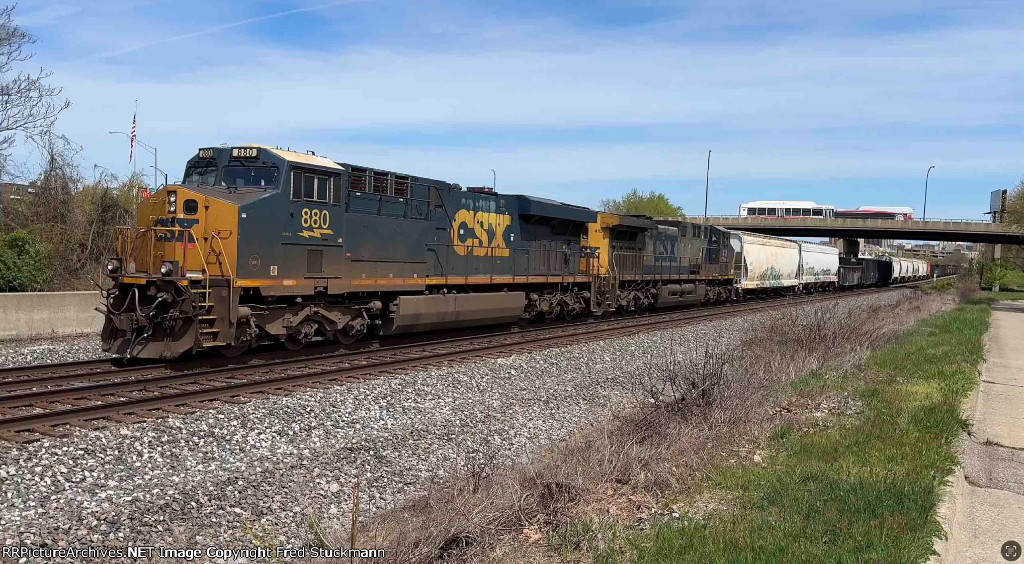 CSX 880 leads the long local.